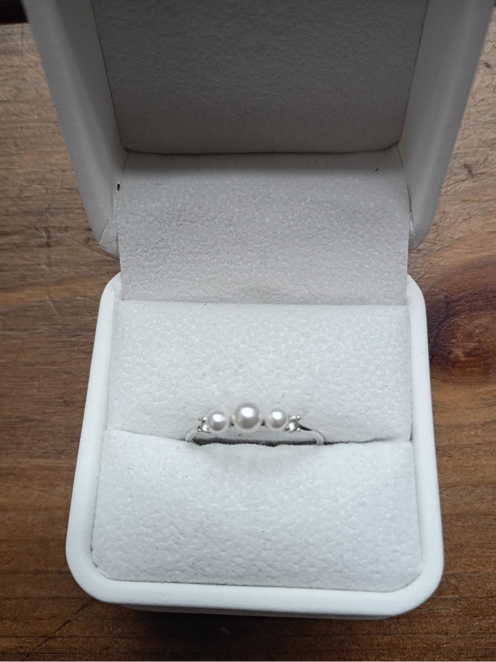 Pearl Accent .925 Silver Ring - White simulated Pearls